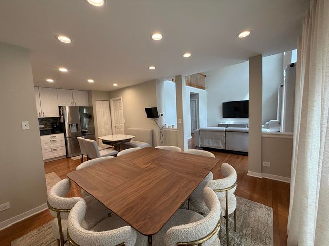 305 Bloomfield Court, Vernon Hills, IL 60061