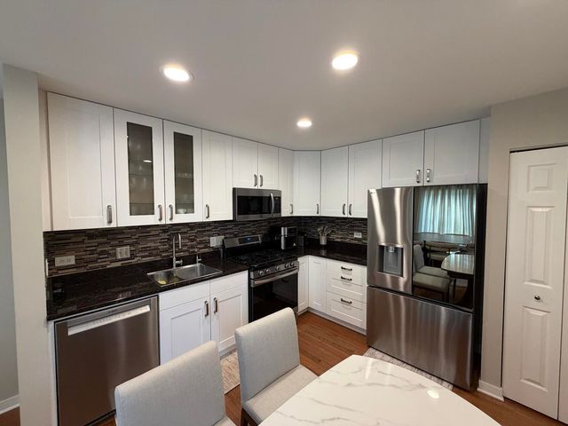 305 Bloomfield Court, Vernon Hills, IL 60061