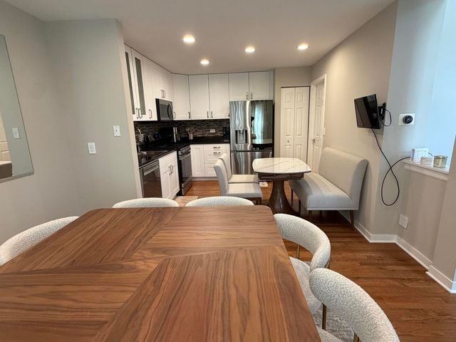 305 Bloomfield Court, Vernon Hills, IL 60061