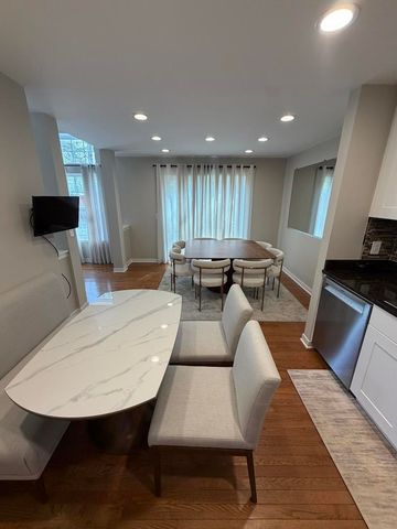 305 Bloomfield Court, Vernon Hills, IL 60061