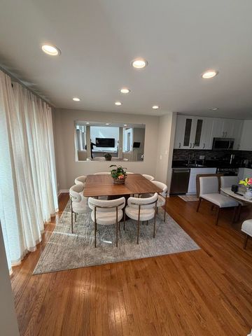 305 Bloomfield Court, Vernon Hills, IL 60061