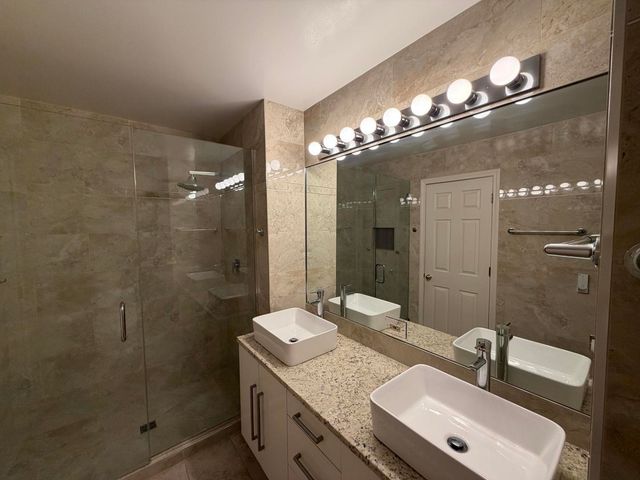 305 Bloomfield Court, Vernon Hills, IL 60061