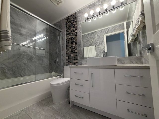 305 Bloomfield Court, Vernon Hills, IL 60061