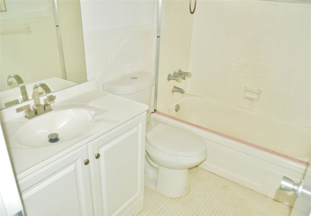 4770 NW 10th Ct 312, Plantation, FL 33313