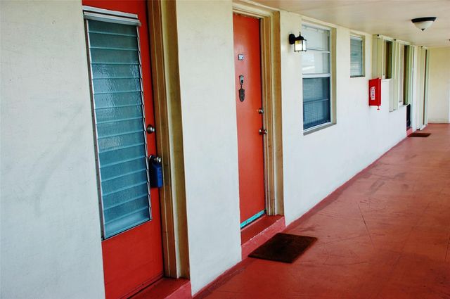 4770 NW 10th Ct 312, Plantation, FL 33313