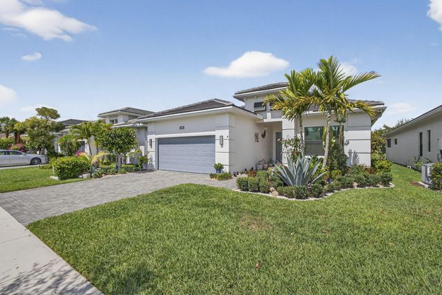 5492 St Armands Way, Westlake, FL 33470