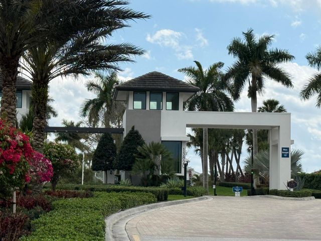 5492 St Armands Way, Westlake, FL 33470