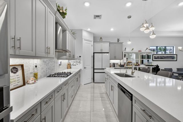 5492 St Armands Way, Westlake, FL 33470