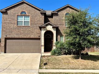 8 Mapleridge Drive, Edgecliff Village, TX 76134
