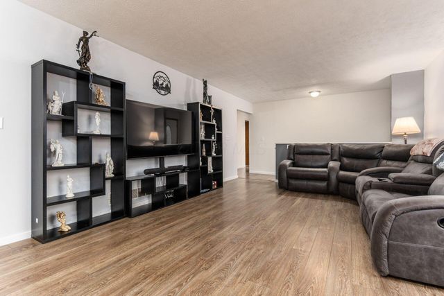 10348 York Road SW, Etna, OH 43105