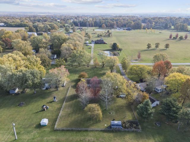 10348 York Road SW, Etna, OH 43105