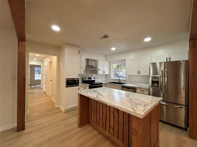 6200 Windermere Place, Fort Worth, TX 76112