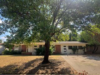 6200 Windermere Place, Fort Worth, TX 76112