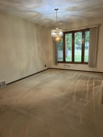 8633 Greenway Avenue S, Cottage Grove, MN 55016