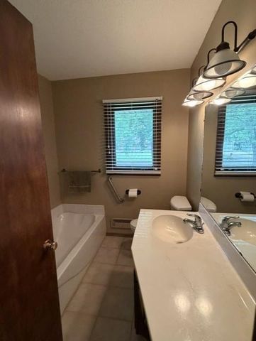 8633 Greenway Avenue S, Cottage Grove, MN 55016