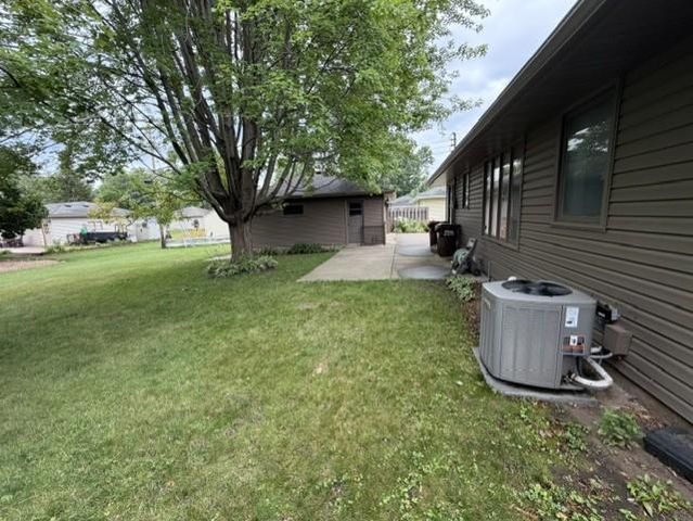 8633 Greenway Avenue S, Cottage Grove, MN 55016