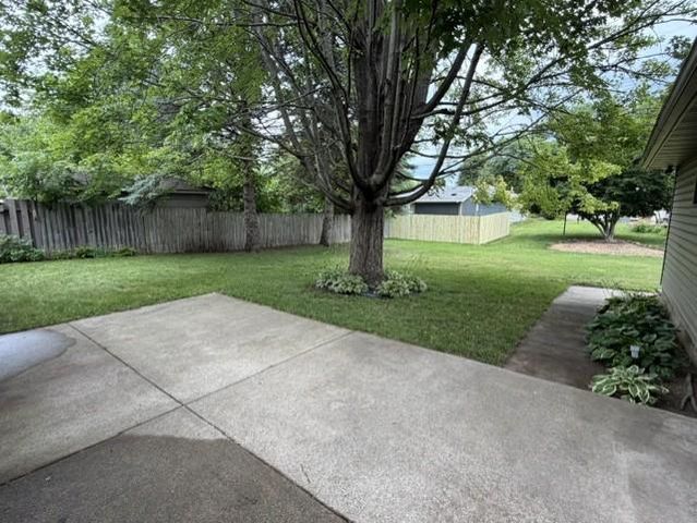 8633 Greenway Avenue S, Cottage Grove, MN 55016