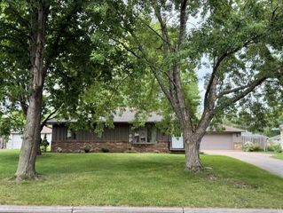 8633 Greenway Avenue S, Cottage Grove, MN 55016