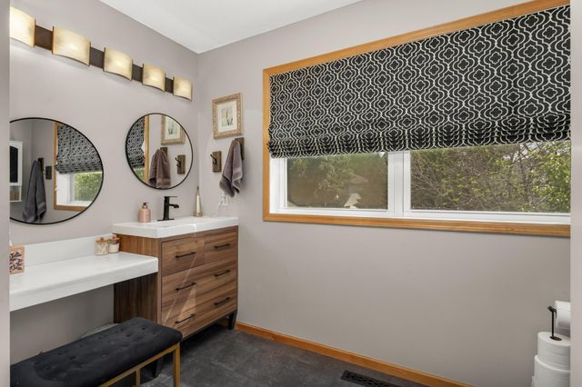 848 Newberry Lane, Chaska, MN 55318
