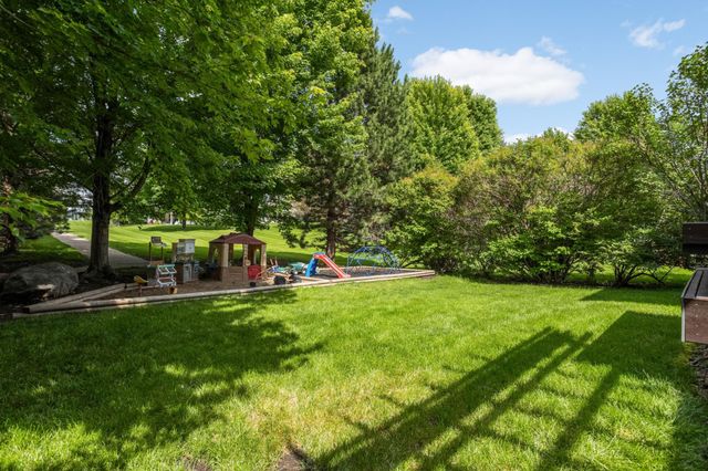 848 Newberry Lane, Chaska, MN 55318