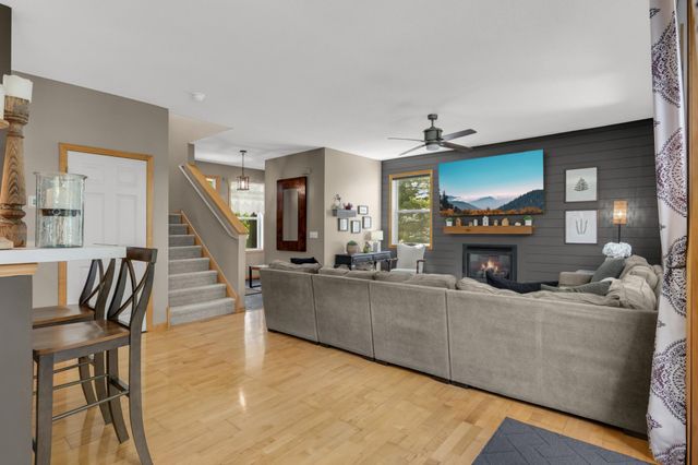 848 Newberry Lane, Chaska, MN 55318