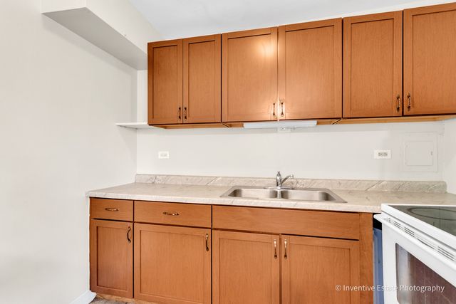 2506 Algonquin Road 18, Rolling Meadows, IL 60008