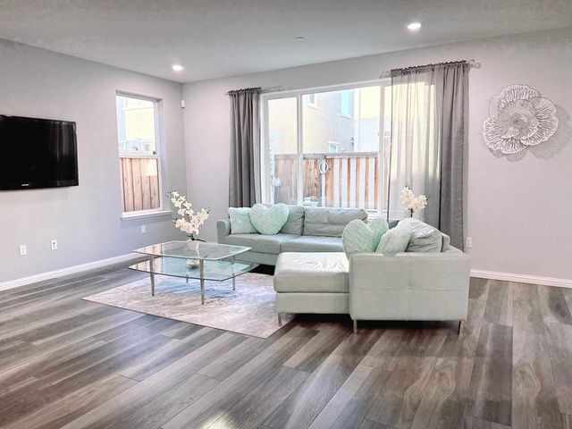 209 Brush Creek Dr, Brentwood, CA 94513