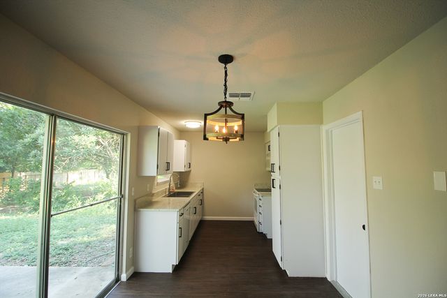 11703 Spring Mont, San Antonio, TX 78249