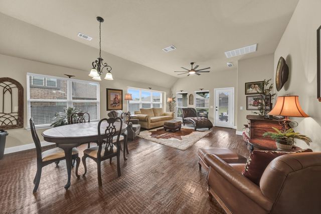 2002 Lindentree Drive, Weatherford, TX 76086