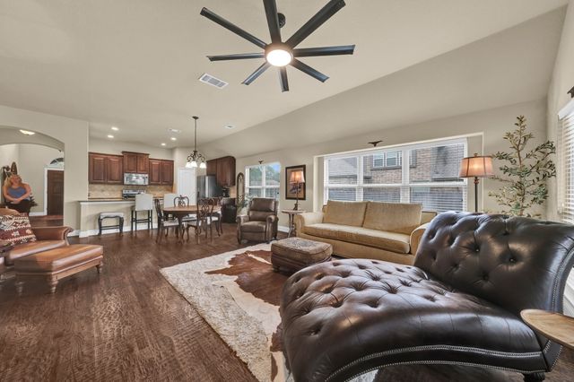 2002 Lindentree Drive, Weatherford, TX 76086