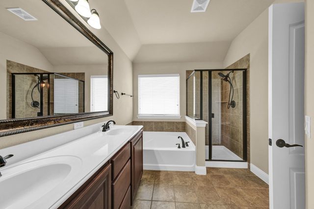 2002 Lindentree Drive, Weatherford, TX 76086