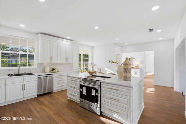 10042 LAKE LAMAR Court, Jacksonville, FL 32256