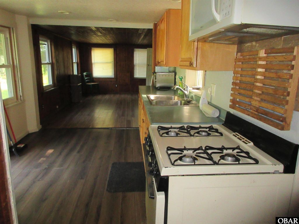 Image 25 of property listing at 182 Will Poyner Lane, Barco, NC 27917