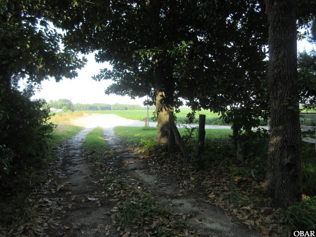 Image 5 of property listing at 182 Will Poyner Lane, Barco, NC 27917