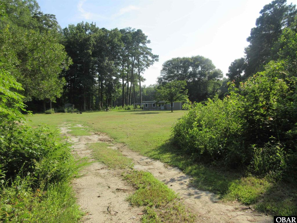 Image 6 of property listing at 182 Will Poyner Lane, Barco, NC 27917