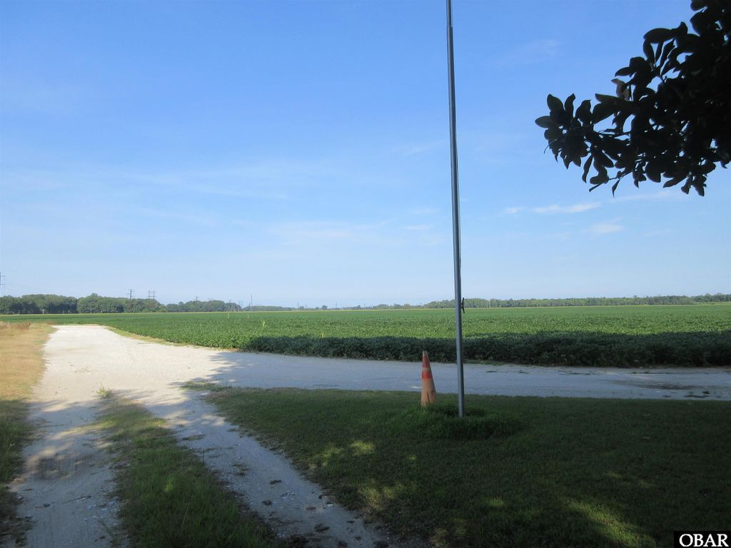 Image 8 of property listing at 182 Will Poyner Lane, Barco, NC 27917