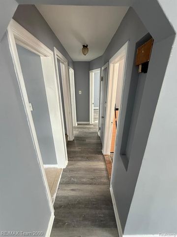 6739 Plainview Avenue, Detroit, MI 48228