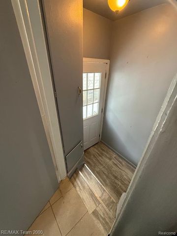 6739 Plainview Avenue, Detroit, MI 48228