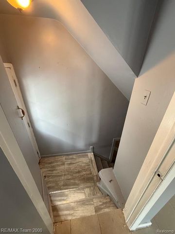 6739 Plainview Avenue, Detroit, MI 48228