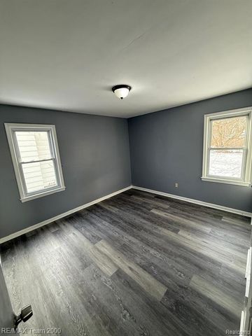 6739 Plainview Avenue, Detroit, MI 48228