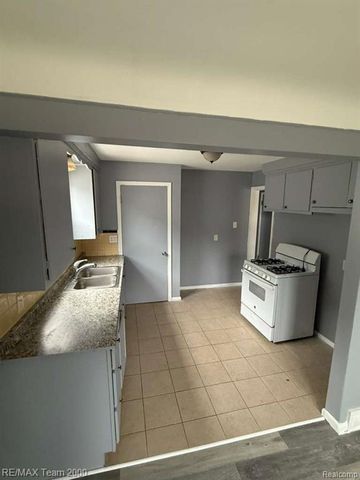 6739 Plainview Avenue, Detroit, MI 48228