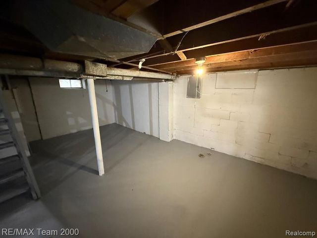 6739 Plainview Avenue, Detroit, MI 48228