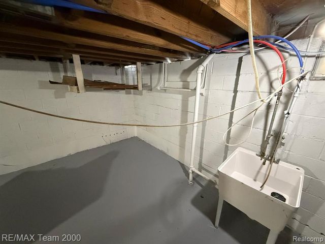 6739 Plainview Avenue, Detroit, MI 48228