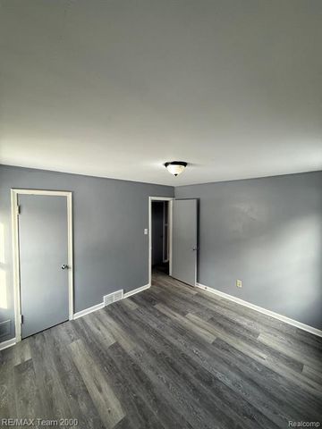 6739 Plainview Avenue, Detroit, MI 48228