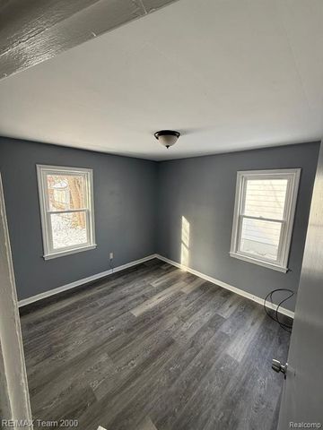 6739 Plainview Avenue, Detroit, MI 48228