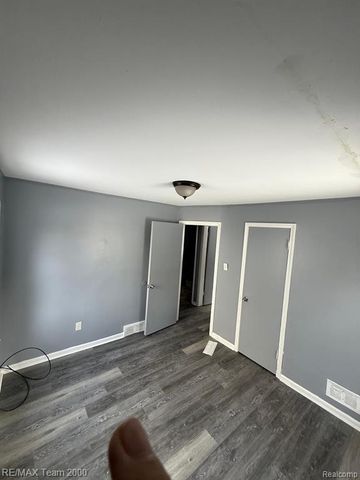 6739 Plainview Avenue, Detroit, MI 48228