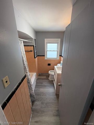 6739 Plainview Avenue, Detroit, MI 48228