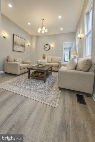 217 W UNION ST, Burlington, NJ 08016