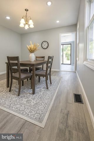 217 W UNION ST, Burlington, NJ 08016