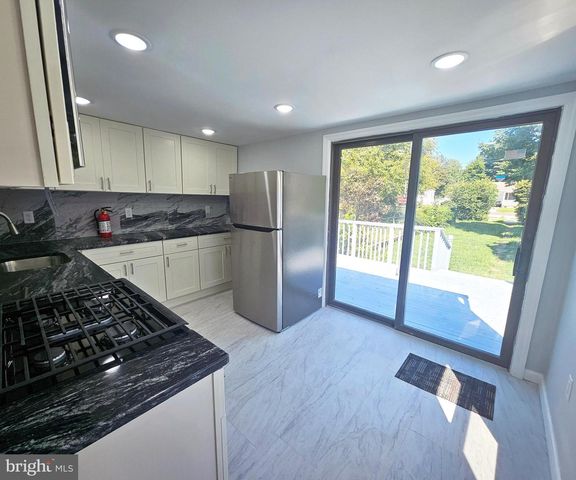 217 W UNION ST, Burlington, NJ 08016